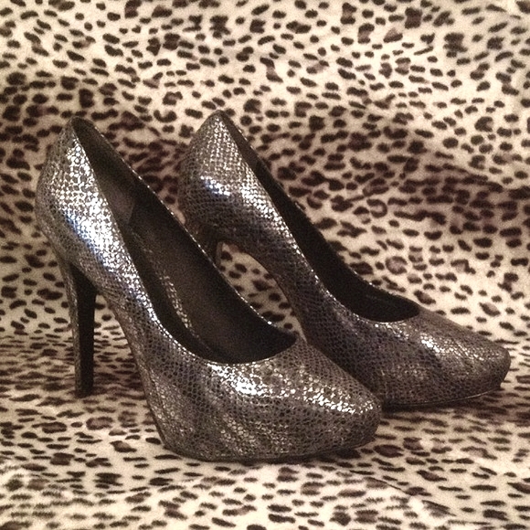 POUR LA VICTOIRE HEELS - Picture 2 of 4